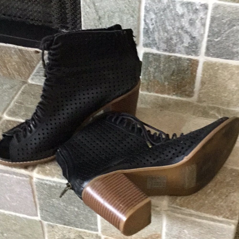 Shoes - Picture 2 of 3